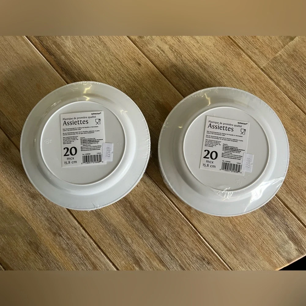 Two packs of 20 premium plastic gold rimmed appetizer plates.